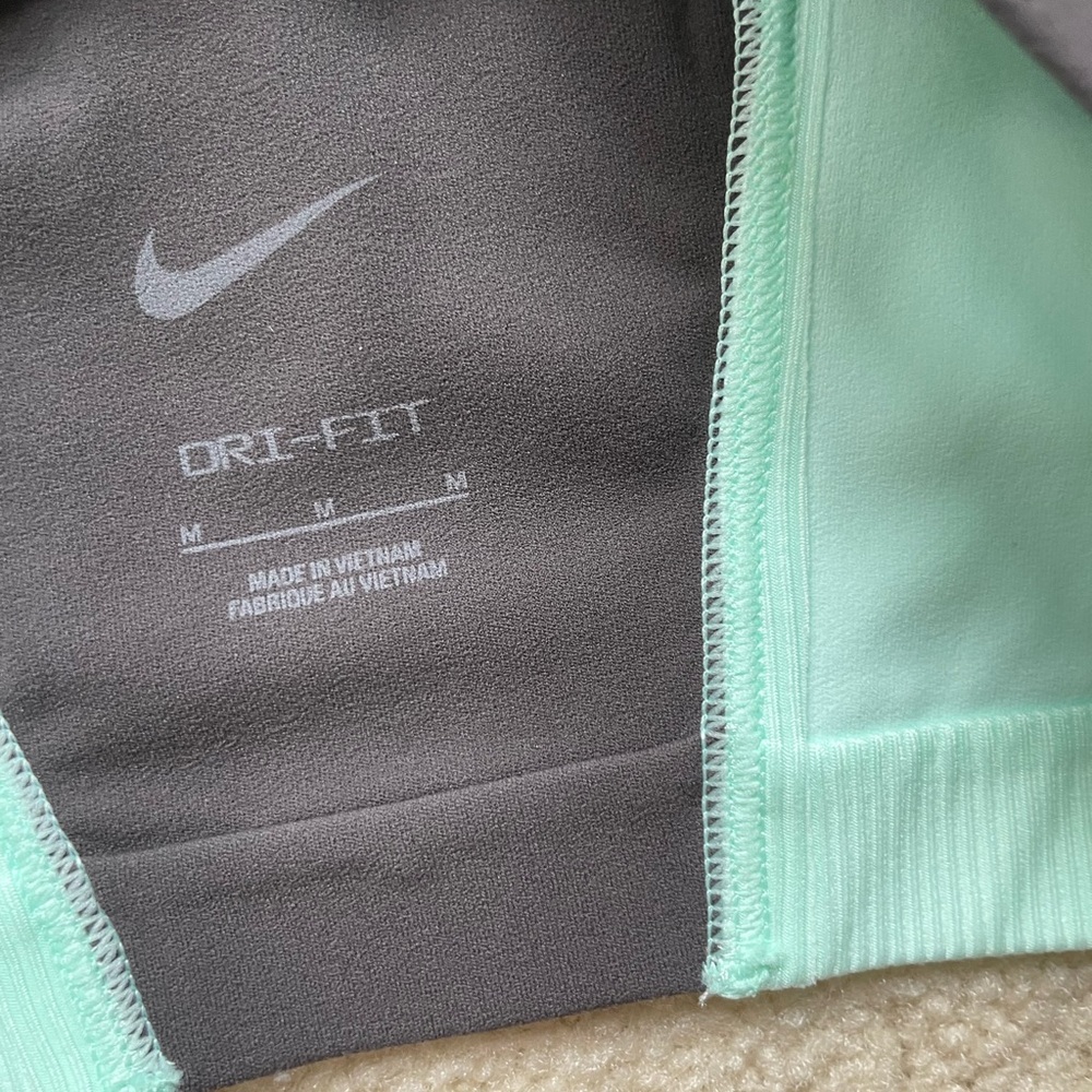 NWT Nike Women’s Indy Yoga Sports Bra in Ribbed Mint Green and Charcoal - Picture 5 of 6